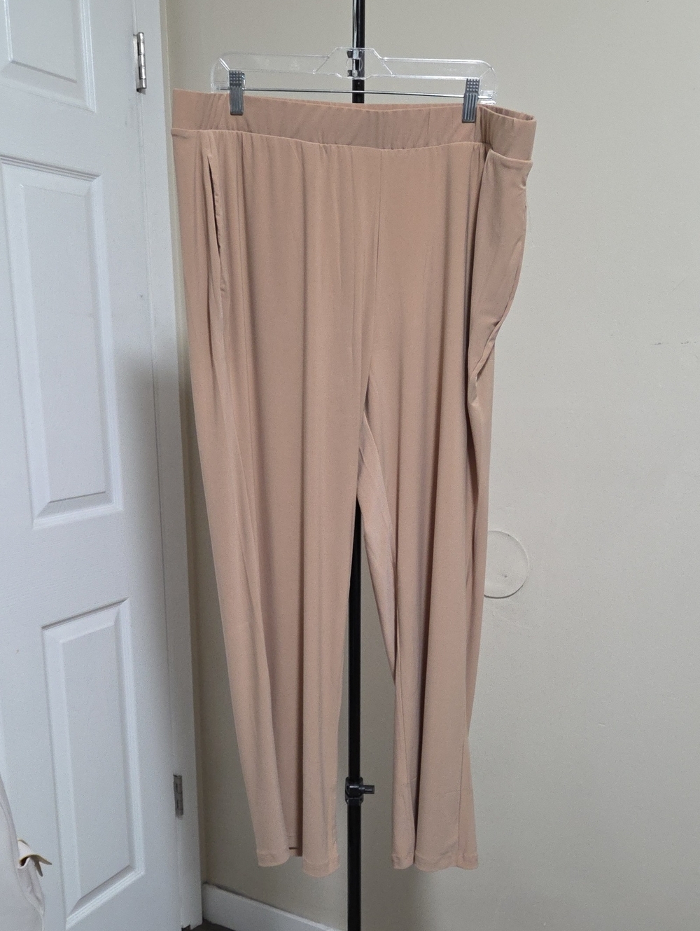 Nina Leonard Relaxed Pull-On Leggings in Camel